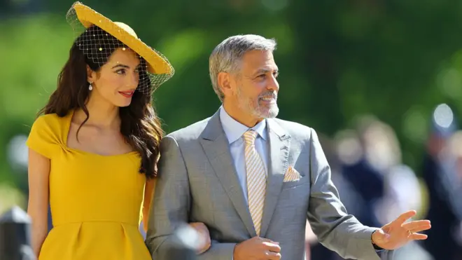 ہالی وڈ سٹار جارج کلونی اور ان کی اہلیہ ایمل کلونی اپنے جڑواں بچوں کے بغیر تقریب میں شرکت کے لیے پہنچے