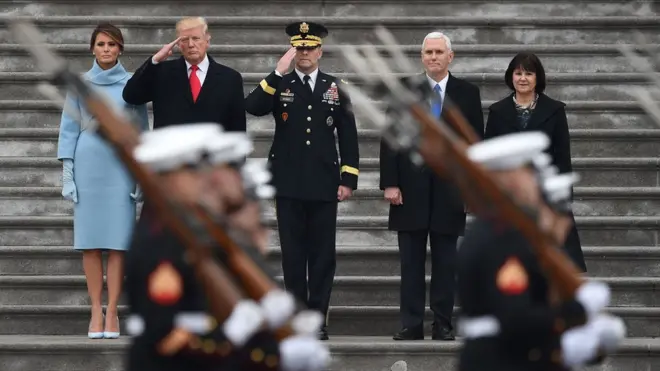 Трам во время парада