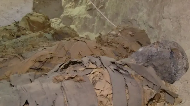 اكتشاف مقبرة أثرية تضم 28 مومياء في مصر