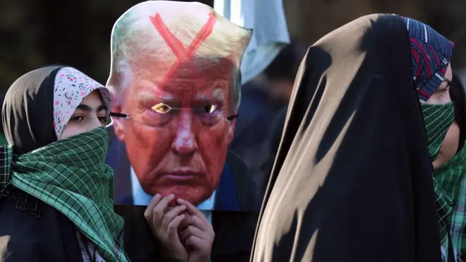 ايران کې د ټرمپ ماسک