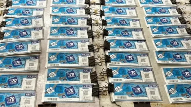 D﻿es billets de roupies indiennes.