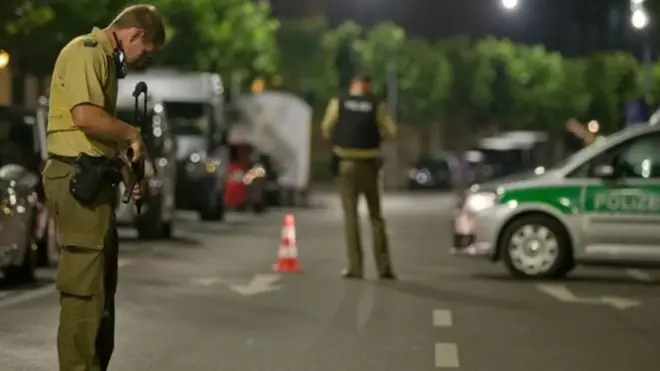 En Ansbach un hombre detonó un explosivo en un bar, cerca de la puerta de entrada a un popular festival de música.