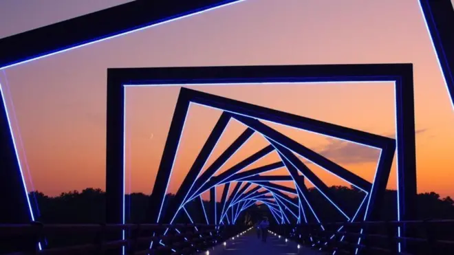 Міст на високих пілонах