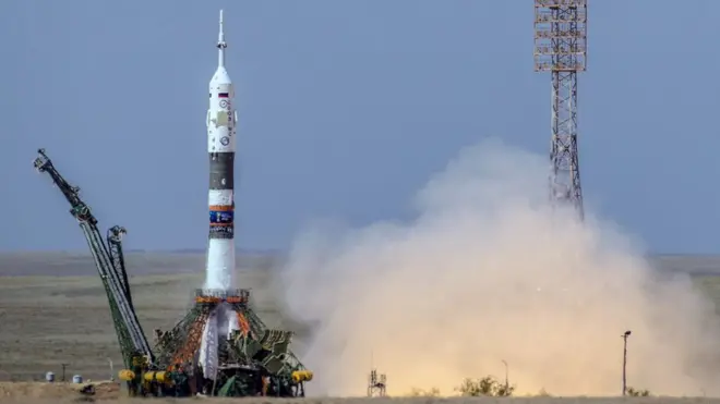 запуск ракеты-носителя "Союз-ФГ" с кораблем "Союз МС-09"