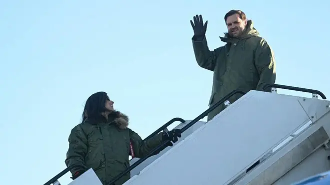 لحظه ورود جی‌دی ونس و همسرش به پایگاه نظامی آمریکا در گرینلند