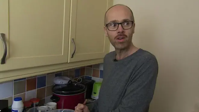 "Siempre he tenido una relación insana con la comida" le cuenta Simon Rickards a la BBC.