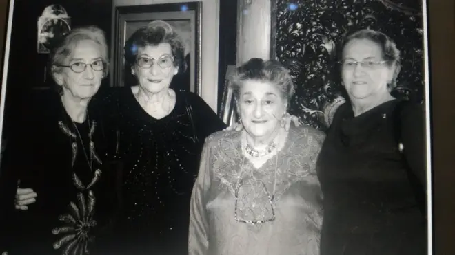 Dari kiri ke kanan: Mendiang Betsy, Annie. Dolly, dan Miny pada 2010 lalu.