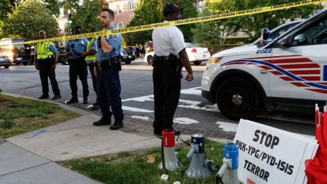 Türkiye'nin Washington Büyükelçiliği konutu önün