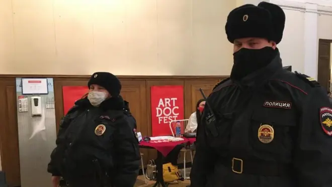 Сотрудники полиции на Артдокфесте