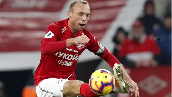 Капитан "Спартака" Денис Глушаков за год превратился из героя в антигероя