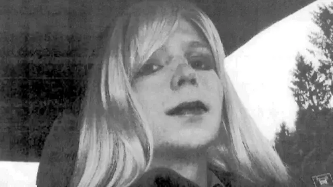 أصدر الرئيس الأمريكي باراك أوباما قرارا رئاسيا بتخفيف الحكم الصادر بحق تشيلسي مانينغ ولكن من هي المرأة المتورطة بأكبر تسريب لمعلومات بالغة السرية في تاريخ الولايات المتحدة.