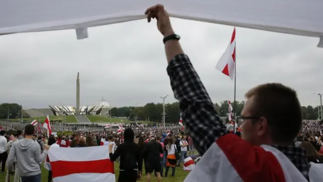 У неділю у Мінську були масові мітинги, а в понеділок відбулися затримання