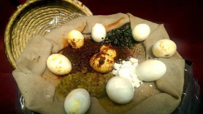 ምግብ በአገልግል ያደርሳሉ