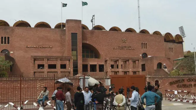 پی سی بی نے پی ایس ایل کے آغاز میں اس عزپ کا اعادہ کیا تھا کہ ٹورنامنٹ کا فائنل لاہور میں ہی ہوگا