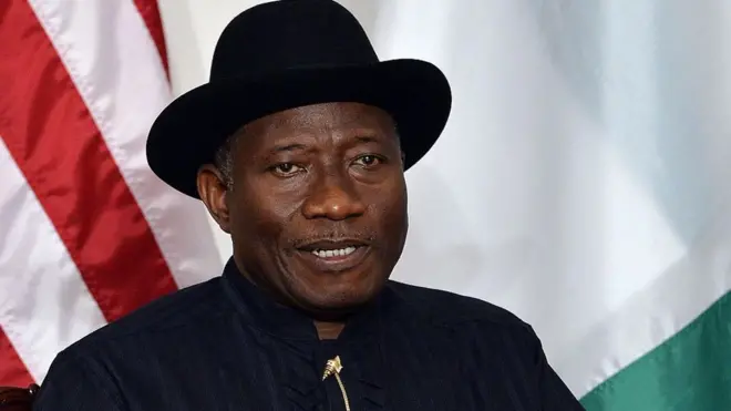 Goodluck Jonathan lose election to President Muhammadu Buhari wey campaign to fight corruption