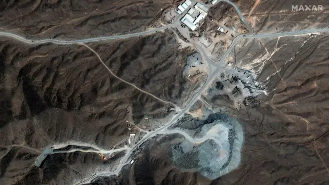 Una imagen satelital que muestra la zona montañosa donde está el complejo militar de Natanz.