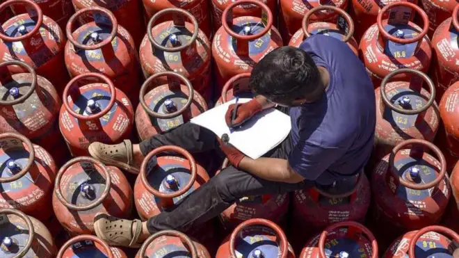 انڈیا میں کوکنگ گیس کی 80 فیصد سپلائی خلیجی ممالک سے آتی ہے جن میں قطر، سعودی عرب اور متحدہ عرب امارات شامل ہیں