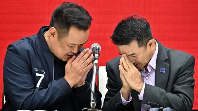 ညွန့်ပေါင်းသတင်းစာရှင်းလင်းပွဲမှာတွေ့ရတဲ့ ပါတီ ကိုယ်စားပြုသူတွေ 