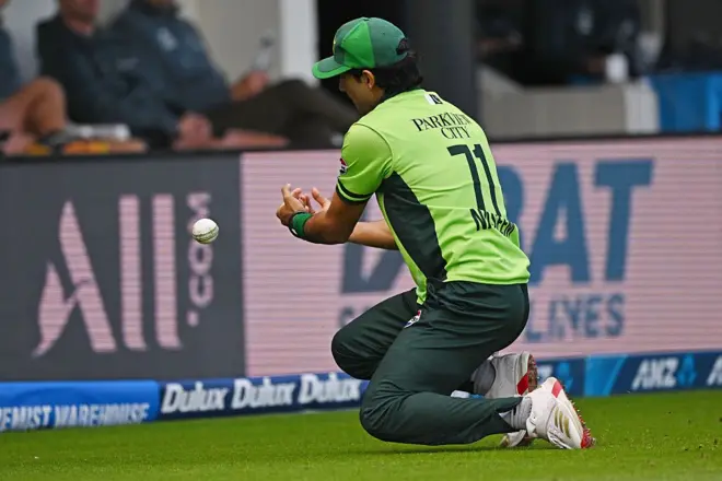 پاکستانی کھلاڑی نسیم شاہ نے بھی میچ کے دوران کیچ چھوڑا تھا۔