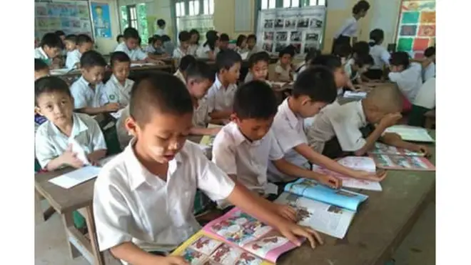 ချောင်းဆုံမြို့နယ်က စာသင်ကျောင်းတကျောင်းကိုတွေ့ရစဉ်