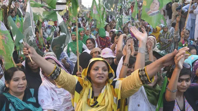مسلم لیگ نون کی حامی کارکن