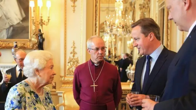 David Cameron ariko aganira n' umwamika Elisabeth II