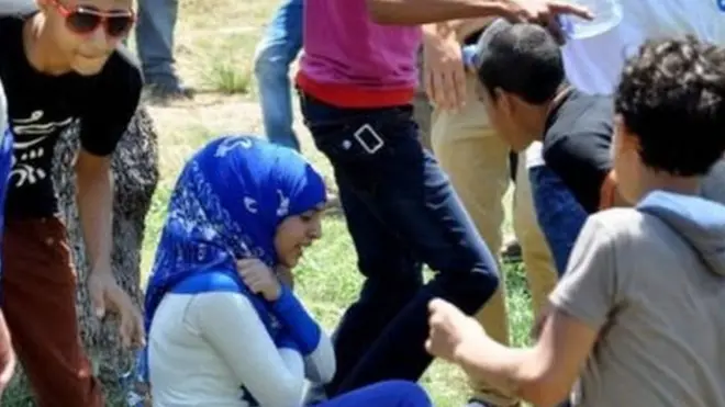 ඊජිප්තුවේ ජ්‍යෙෂ්ඨ මාධ්‍යවේදිනී ශහිරා අමින් කියා සිටියේ මංමාවත් හරහා ඇවිද යාමේදී පවා කාන්තාවන් සියලු ගණයේ හිරිහැරවලට ගොදුරුවන බවය