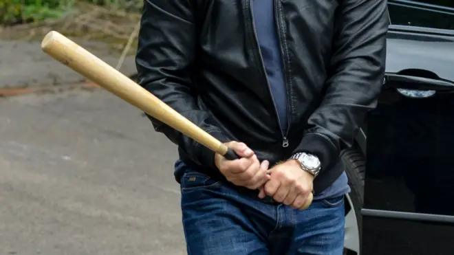 человек с битой