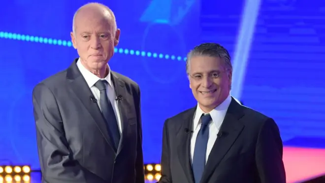 Kais Saied (sur la gauche) et Nabil Karoui, les candidats au second tour la présidentielle tunisienne