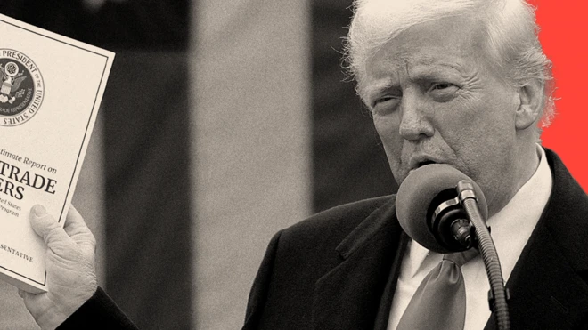 美國總統特朗普手持寫有「對外貿易壁壘」的文件。