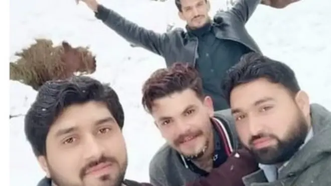 چاروں دوستوں کی مرنے سے پہلے کی آخری سیلفی