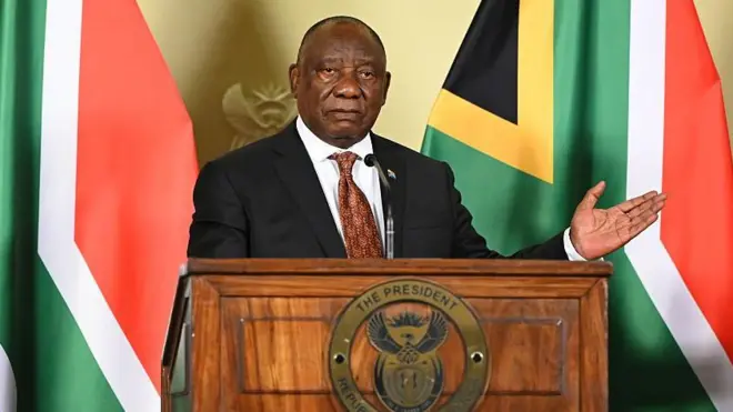 South Africa president put hand for air wit flag behind am