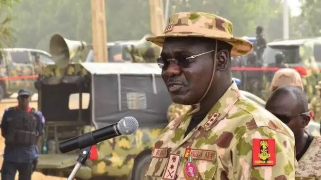 Le chef d'état-major de l'armée nigériane, le lieutenant général Tukur Buratai.