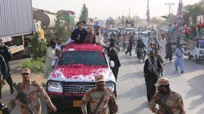 شرجیل میمین کا گاڑی کے آتے بھاگتے رینجرز کے سپاہی بھی تنقید کی زد میں آئے۔