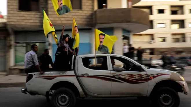 Rakka'nın alınmasının ardından Suriye'nin Kamışlı kentindeki sevinç gösterilerinde de Öcalan posterleri görüldü