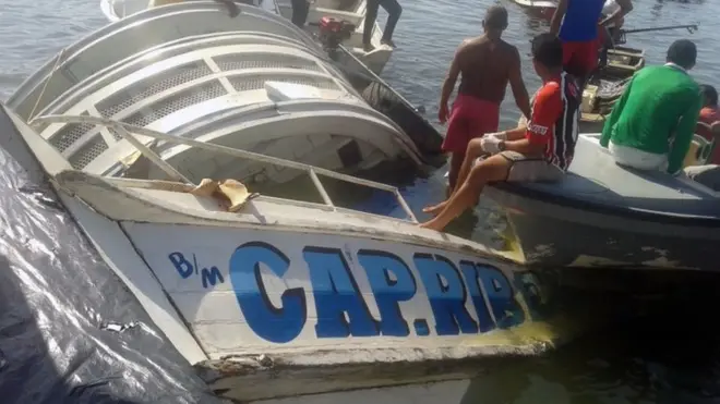 El barco transportaba 70 pasajeros.