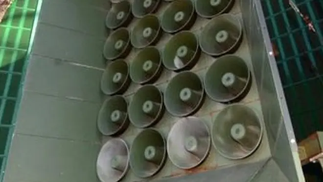 सीमा पर लगे स्पीकर