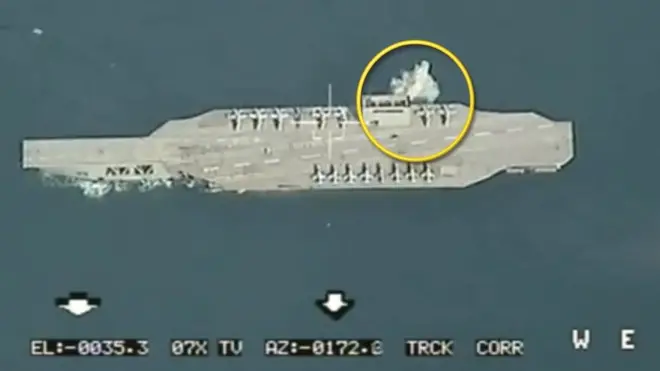 خبرگزاری فارس این تصوبر را از هدف رفتن ماکت ناو آمریکایی منتشر کرد