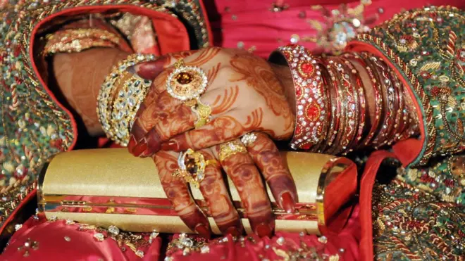 شادیوں کا موسم ہے اور کرنسی کی قلت