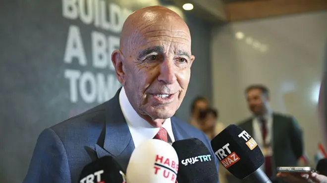 Tom Barrack 17 Nisan 2026'da Antalya'da yapılan Diplomasi Forumu'nda gazetecilerin sorularını yanıtlıyor