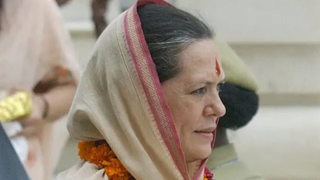 સોનિયા ગાંધી પણ મંદિરોની મુલાકાતને લઇને જાળમાં ફસાઈ ચૂક્યાં છે