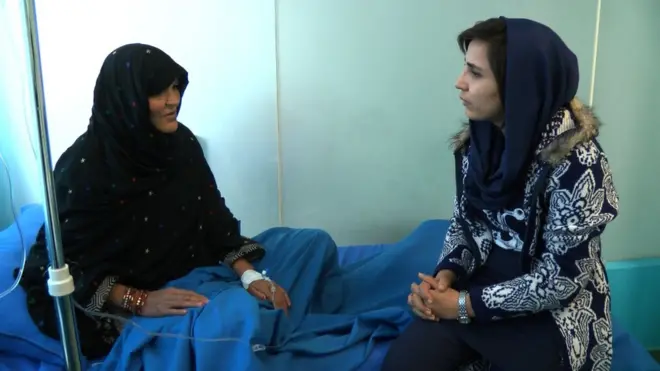 زه له تېرو ډېرو کلونو راهیسې د یوې خبریالې په توګه کار کوم او هغه موضوع پر ما ډېره نښلي چې ښځینه اړخ په کې وي.