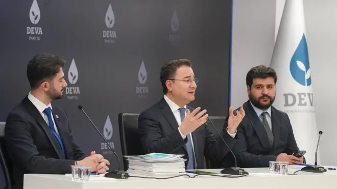 Ali Babacan konuşma yaparken