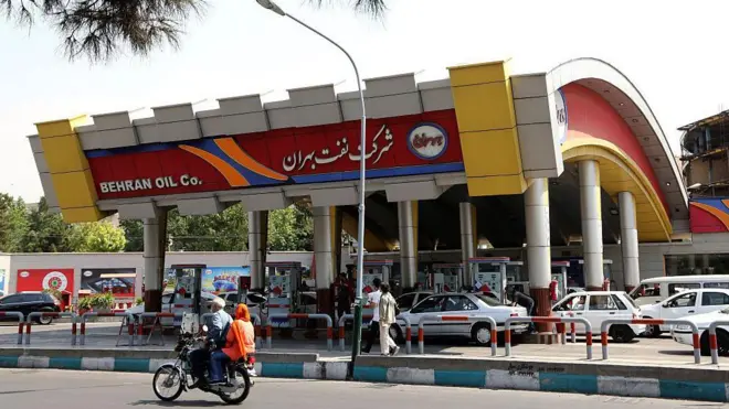 نمایی از پمپ بنزین در تهران