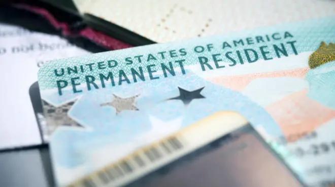 Ilustração de um visto permanente para os EUA