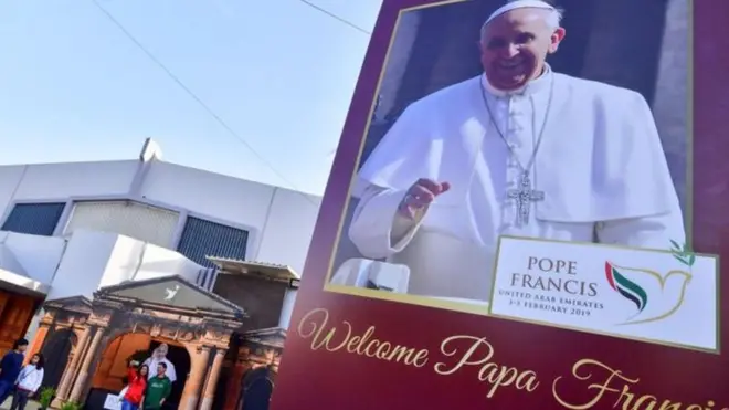 متحدہ عرب امارات میں تقریباً دس لاکھ کے قریب رومن کیتھلک رہتے ہیں جن میں سے بیشتر کا تعلق انڈیا اور فلپائیں سے ہے۔