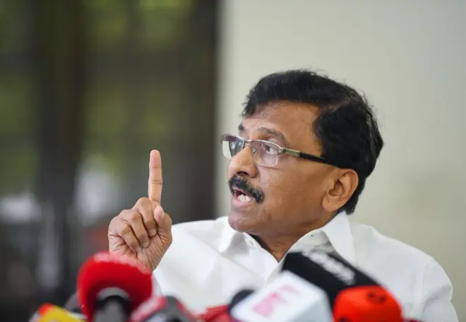 संजय राउत ने कहा कि जो सांसद बैठक में नहीं आए उन्हें इसका अंजाम भुगतना होगा