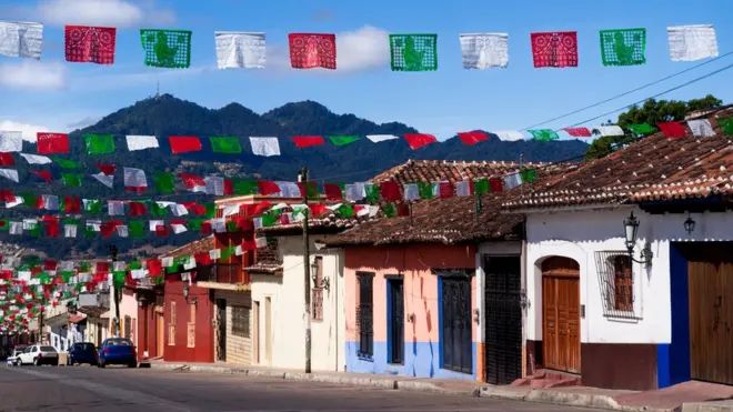 कियापास वो जगह है जो कोकोस और कैरिबियाई प्लेट के मिलने की जगह पर स्थित है