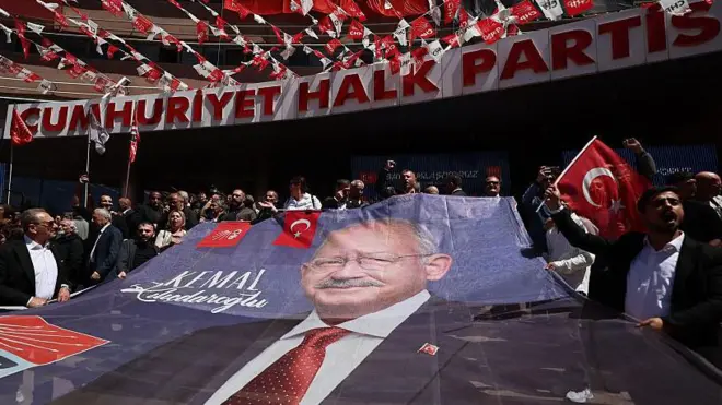 CHP'nin başına geri dönen Kılıçdaroğlu'nun destekçileri 30 Mayıs'ta Ankara'da partinin genel merkezi önünde toplanmıştı