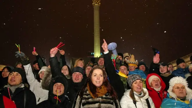 Щороку молодь приходить на майдан Незалежності увечері 29 листопада, де чотири роки тому міліція жорстоко розігнала активістів Євромайдану